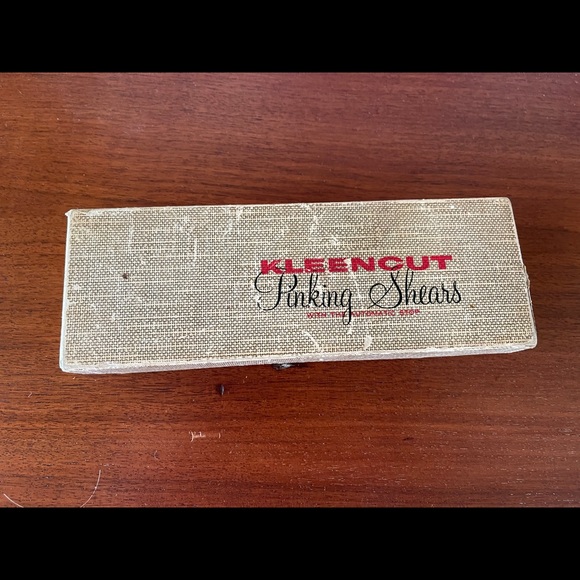 Sewing Machine - Picture 8 of 11